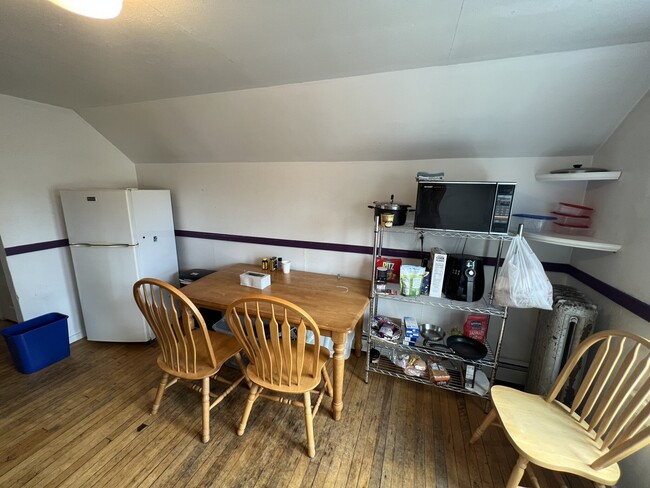 Photo - 11 Burnham St Apartments Unit 3