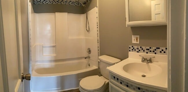 Photo - 2141 W Wayne St