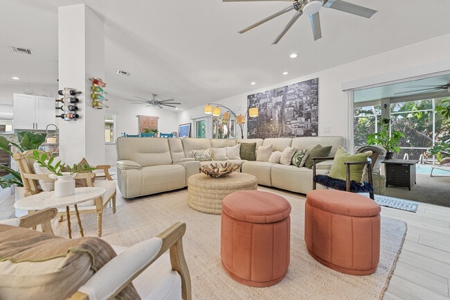 Photo - 726 SE Seahouse Dr