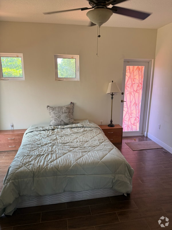 Building Photo - 1723 SW 23rd St Rental