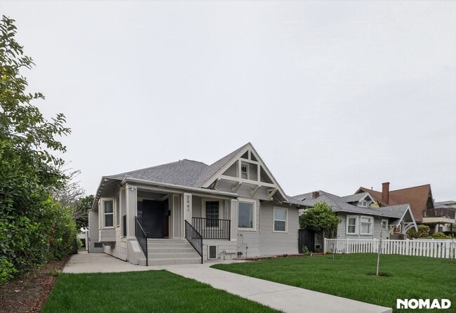 Photo - 2941 S La Salle Ave