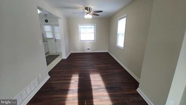 Photo - 2247 Graythorn Rd