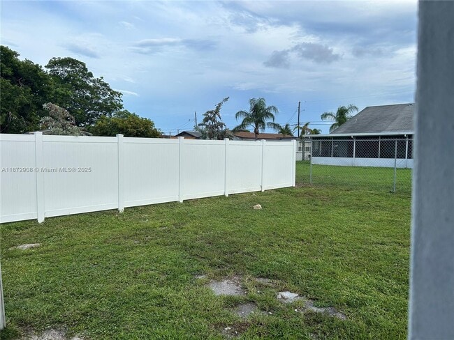 Photo - 4340 SW 24th St Unit 1