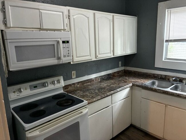 Photo - 1653 W 35th St