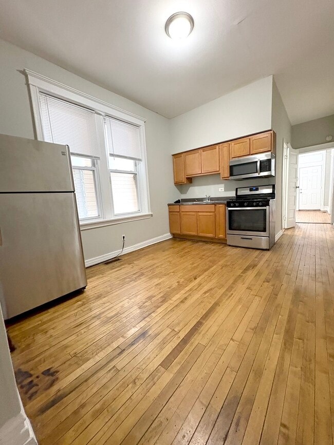 Photo - 915 W 32nd St Unit 1R