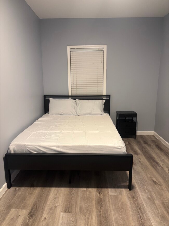 Building Photo - 4560 Persian Trl Unit 4560