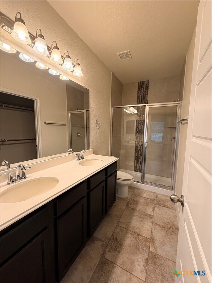 Photo - 1231 Old FM 306