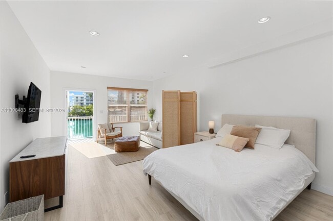 Photo - 2445 Lake Pancoast Dr Unit M