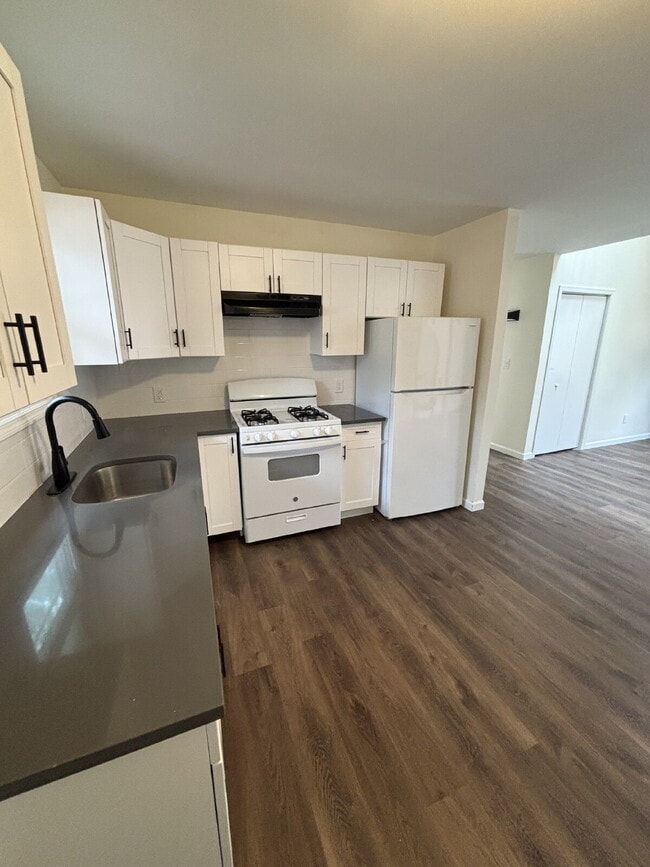 Photo - 887 Edwards Rd Unit D