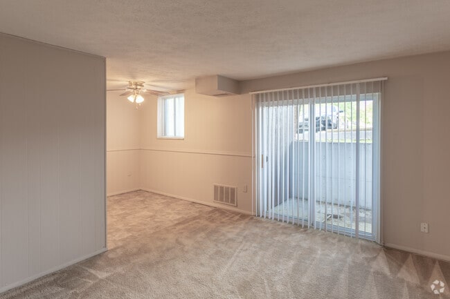 1BR, 1BA - 750 SF