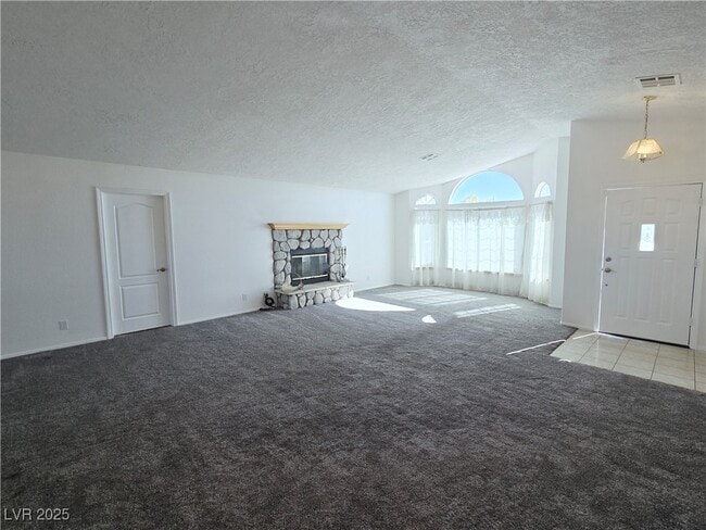 Photo - 250 S E Comstock Cir