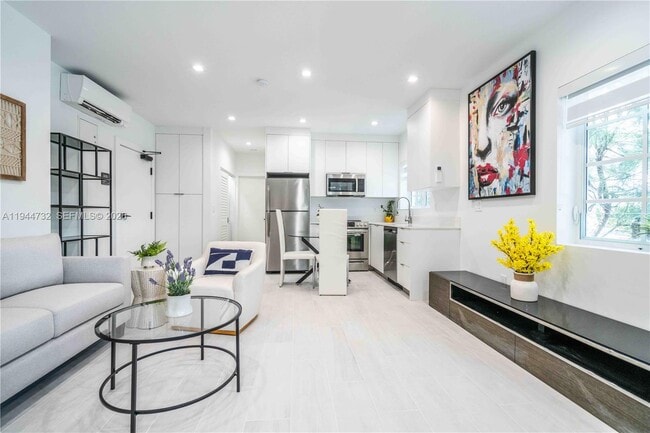 Photo - 960 Jefferson Ave Unit 201