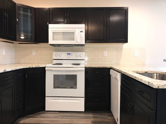 Photo - Newer Construction Duplex!!