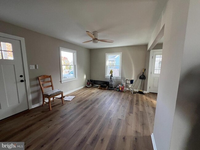 Building Photo - 346 W 11th St