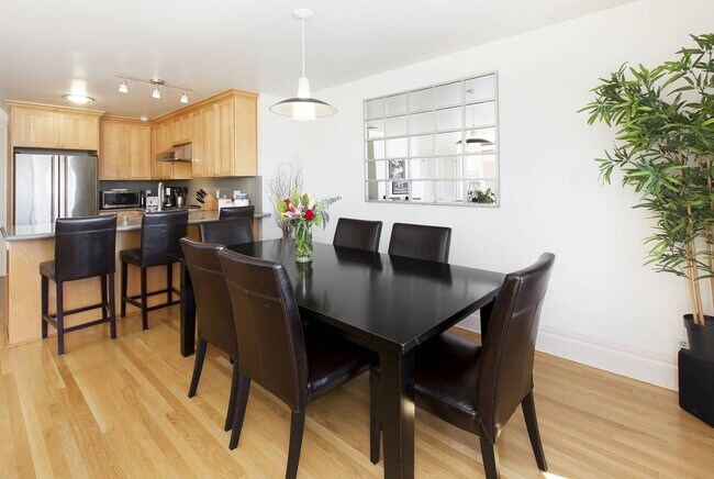 Photo - 2971 Washington St