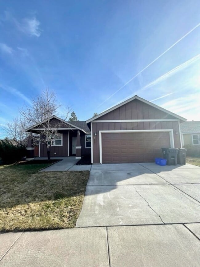Building Photo - Cozy 3 Bedroom Home in SW Bend!