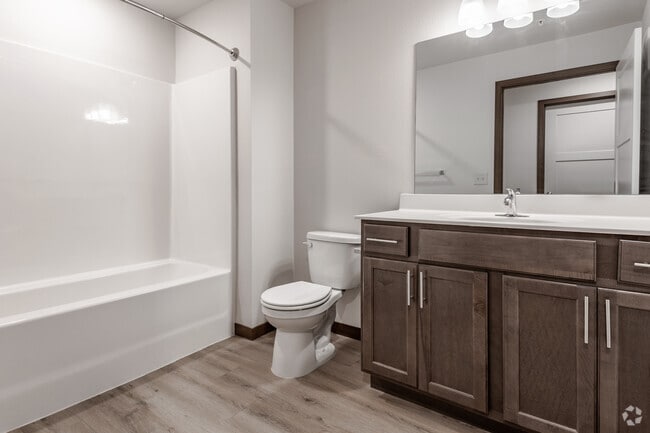 2BR, 1BA - 957SF - Bathroom
