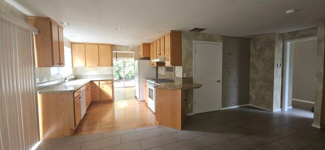 Photo - 16248 NE 29th St