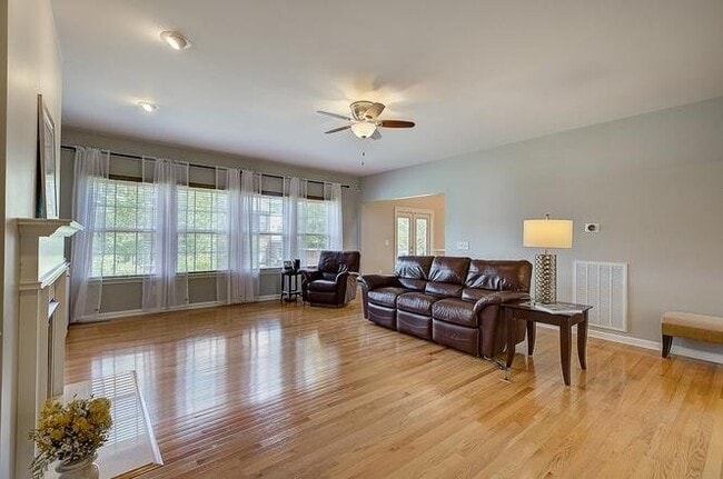 Photo - 1304 Fenner Ct