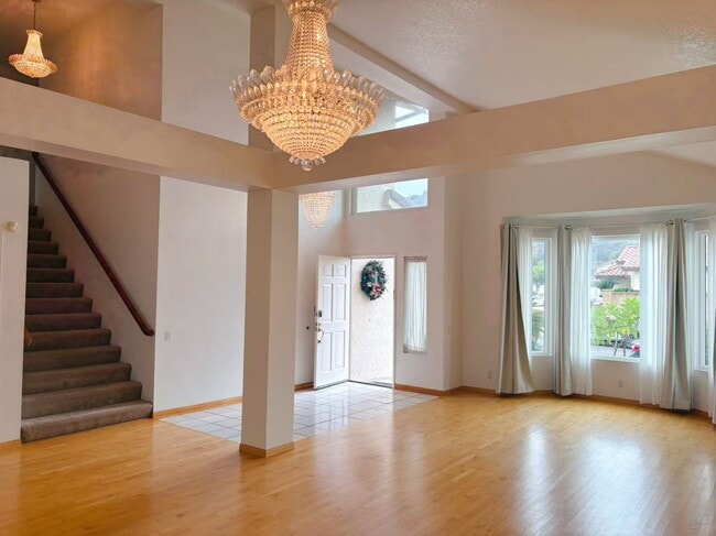 Entra en la sala de estar - 2180 Nadula Dr