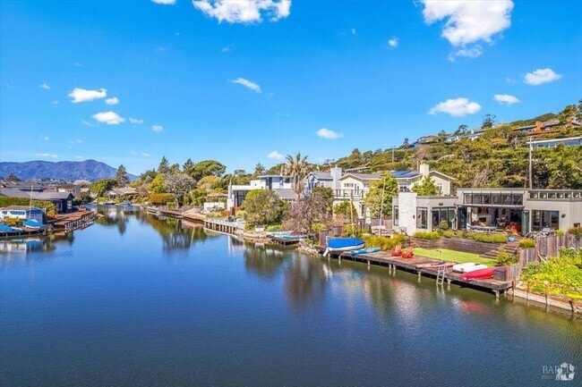 Building Photo - 20 Lagoon Rd Rental