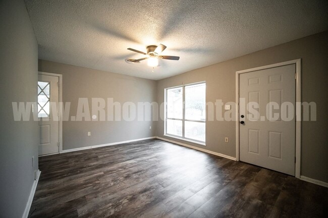 Photo - 916 Desota Pl
