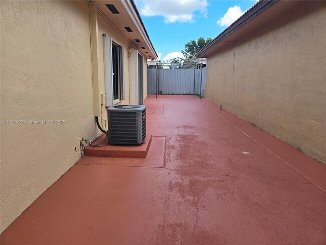 Photo - 14197 SW 9th St