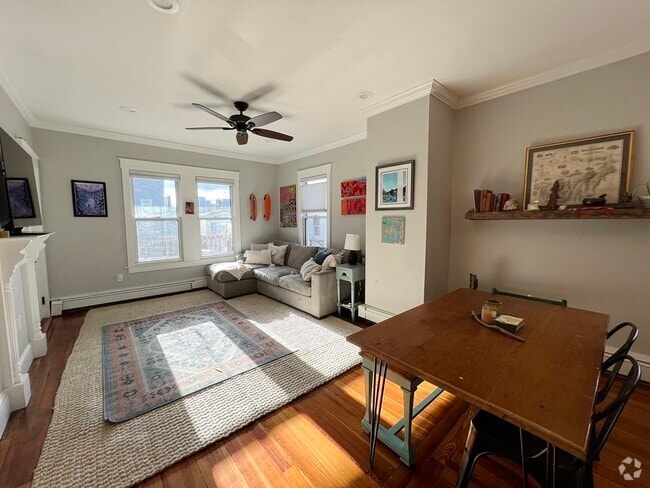Building Photo - 247 Maverick St Unit 3 Rental