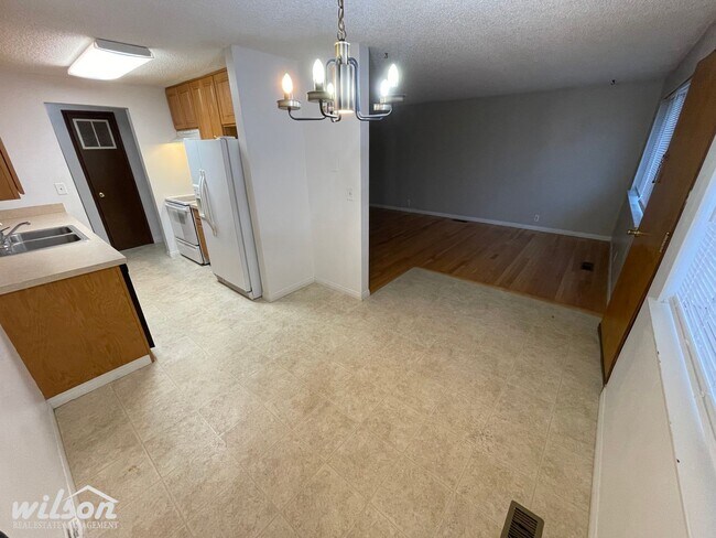 Photo - 1112-1114 W Freemont Ave Unit 1114