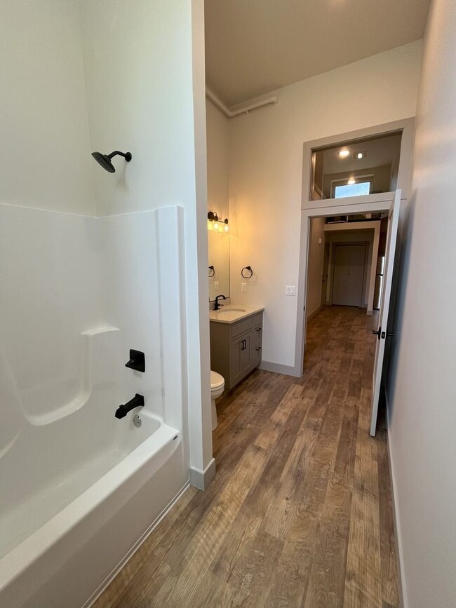 Photo - 12 E Main St Unidad 203