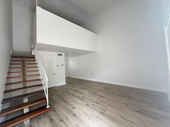 Photo - 811 E Broward Blvd