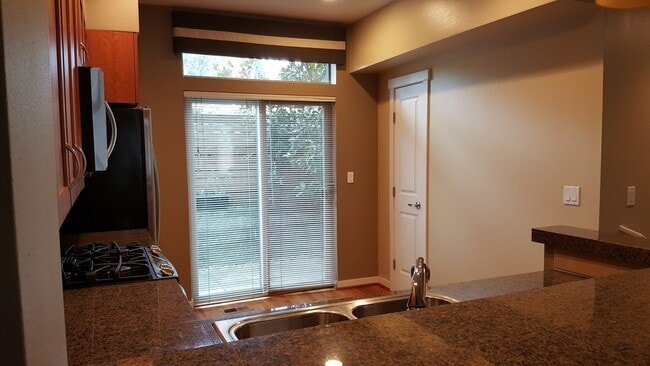 Photo - 2106 Yakima Ct S