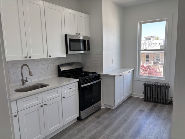 Building Photo - 739 43rd St Unit 2nd floor