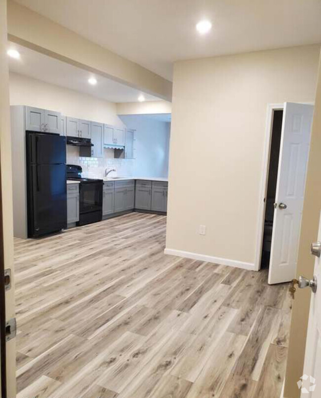 Building Photo - 208 Myrtle Ave Unit #2 Rental