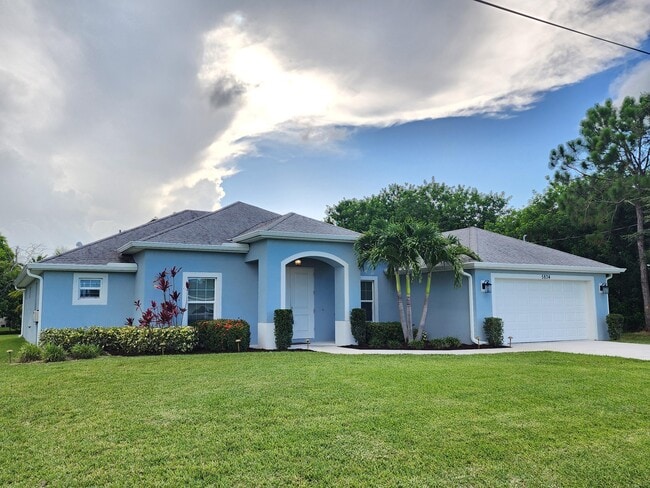 Building Photo - 5834 NW Coosa Dr