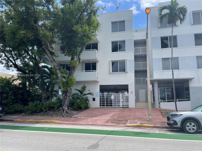 Photo - 7601 Dickens Ave Condominio Unidad 202