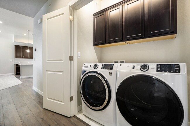 Photo - 832 Schlagel St Unit 8