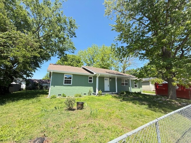 Building Photo - 4 bed 2 Bath Ozark, MO