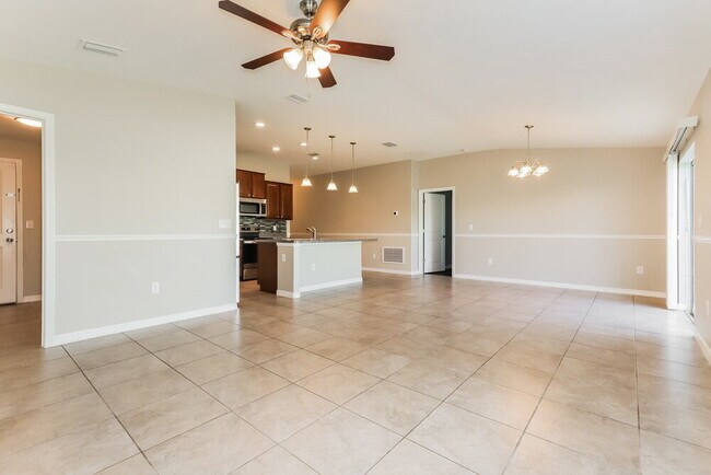 Photo - 1637 Climbing Dayflower Dr