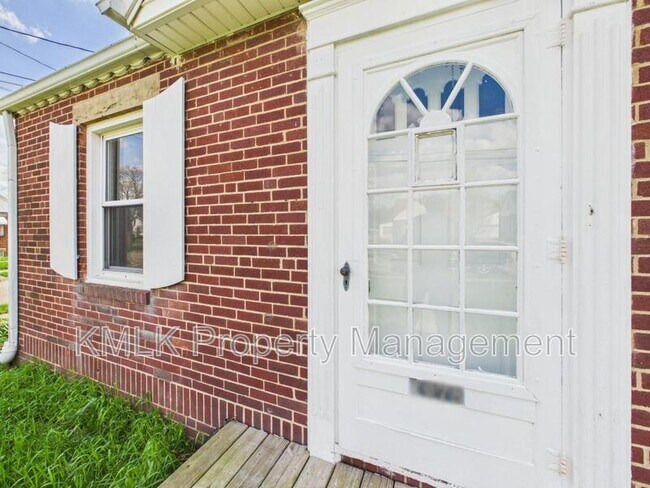 Photo - 1078 Lindsay Ave