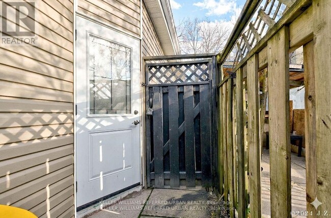 Photo - 2039 Davenport Rd