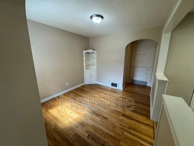 Photo - 1302 W Hays St