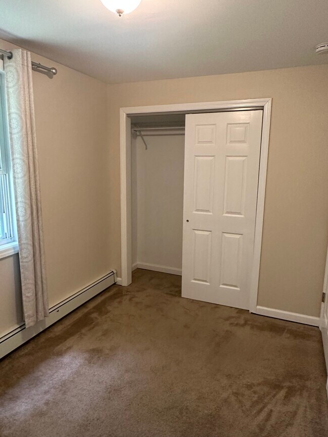 17 Dorchester Rd Unit Room 2