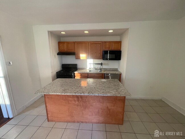 Photo - 577 Rahway Ave