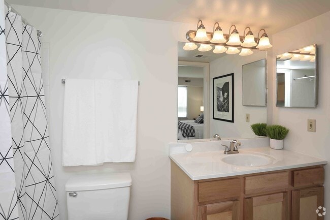 1BR, 1BA - 745 SF
