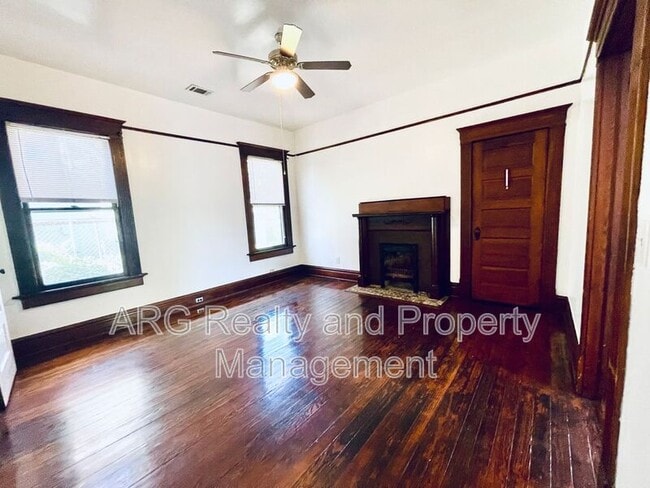 Photo - 487 Boulevard SE