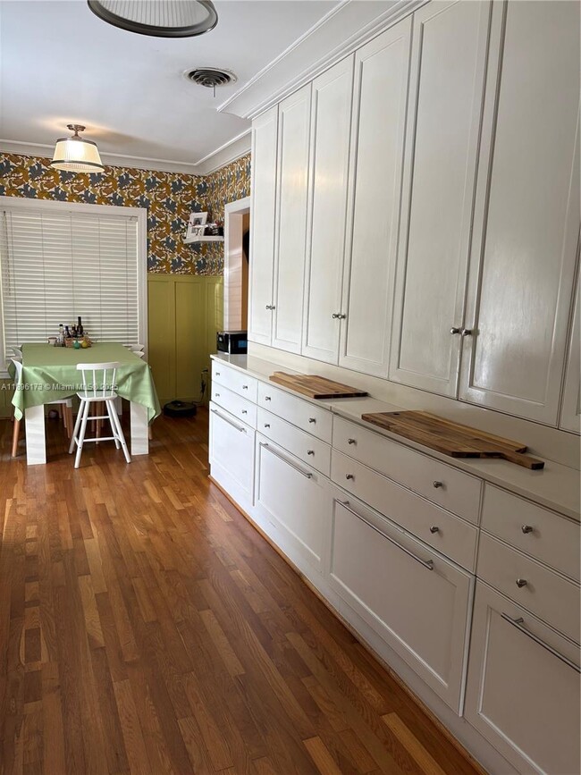 Photo - 1710 Segovia St
