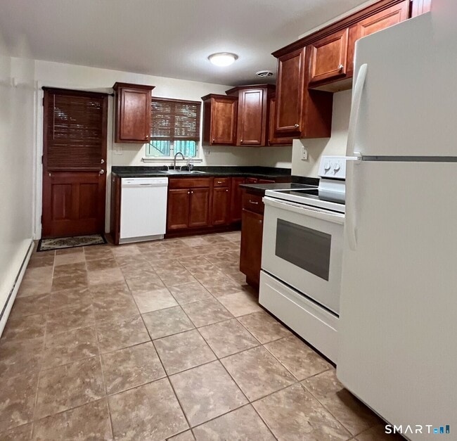 Building Photo - 1660 Farmington Ave Unit 10