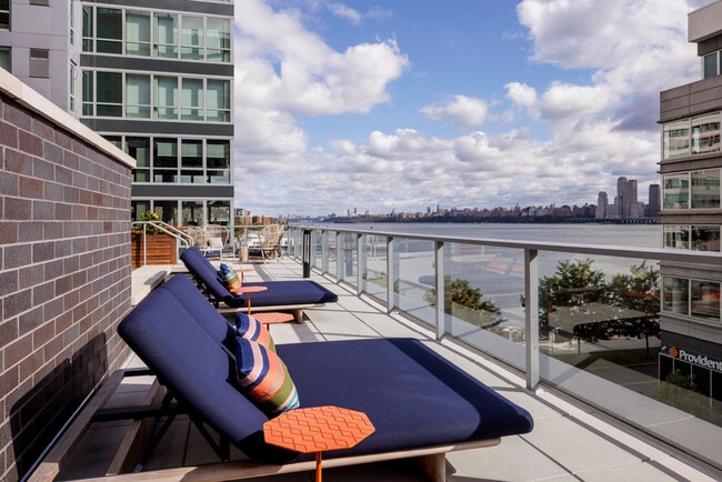 RiverHouse 9 at Port Imperial