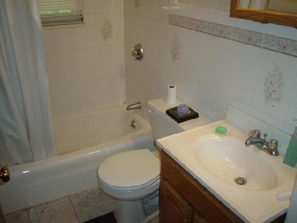 Building Photo - 59 Linden St Unit 1